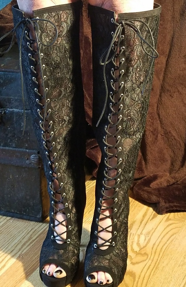 🔥🔥WIDE CALF/WIDE FOOT 🔥🔥All over lace lace up